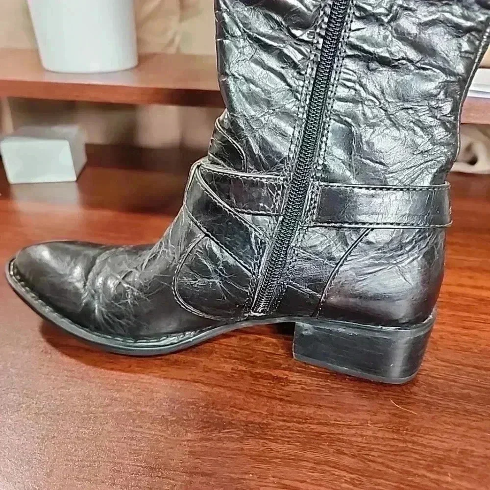Born Crown Crackeled leather tall western boots. Size 6.5